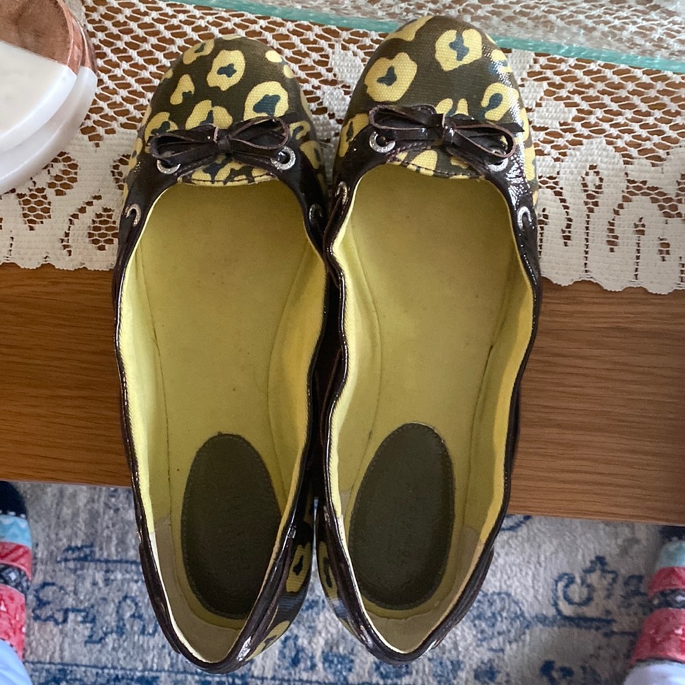 Women’s flats